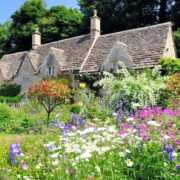 english cottage and beautiful garden in the Cotswolds